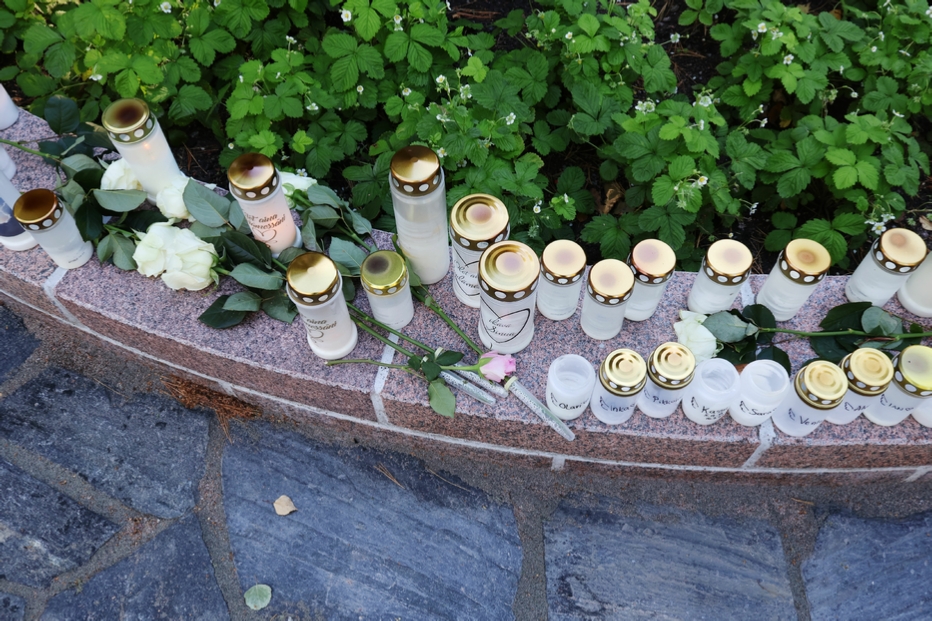 Tyhj� Syli muistelupaikka, kynttil�muuri, Harri Pakarinen, Autuas Monumental Oy