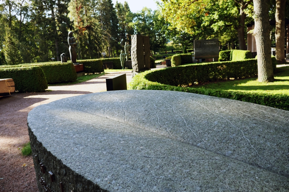 Presidentti Ahtisaari hautamuistomerkki, l�hikuva, Harri Pakarinen, Autuas Monumental Oy